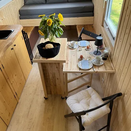 Blauer Wagen Im Gruenen Campsite *