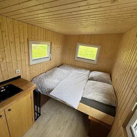 Campsite Blauer Wagen Im Gruenen